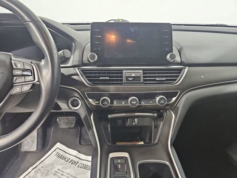 Used 2018 Honda Accord Touring image 17