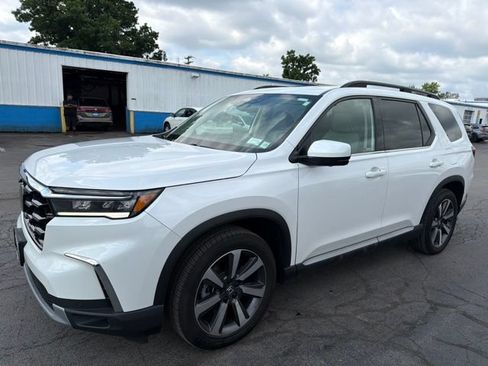 Used 2024 Honda Pilot Elite image 2