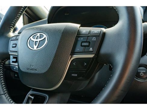 Used 2025 Toyota Camry SE image 25