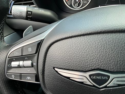 Used 2025 Genesis G70 2.5T image 36