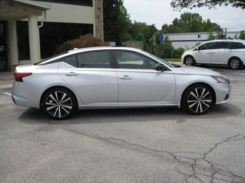 Used 2019 Nissan Altima 2.5 SR w/ SR Premium Package FWD image 3