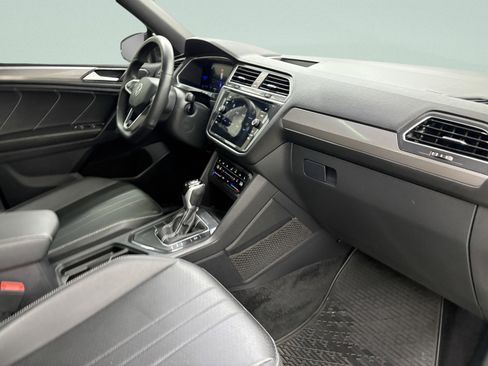 Used 2023 Volkswagen Tiguan SE R-Line image 19