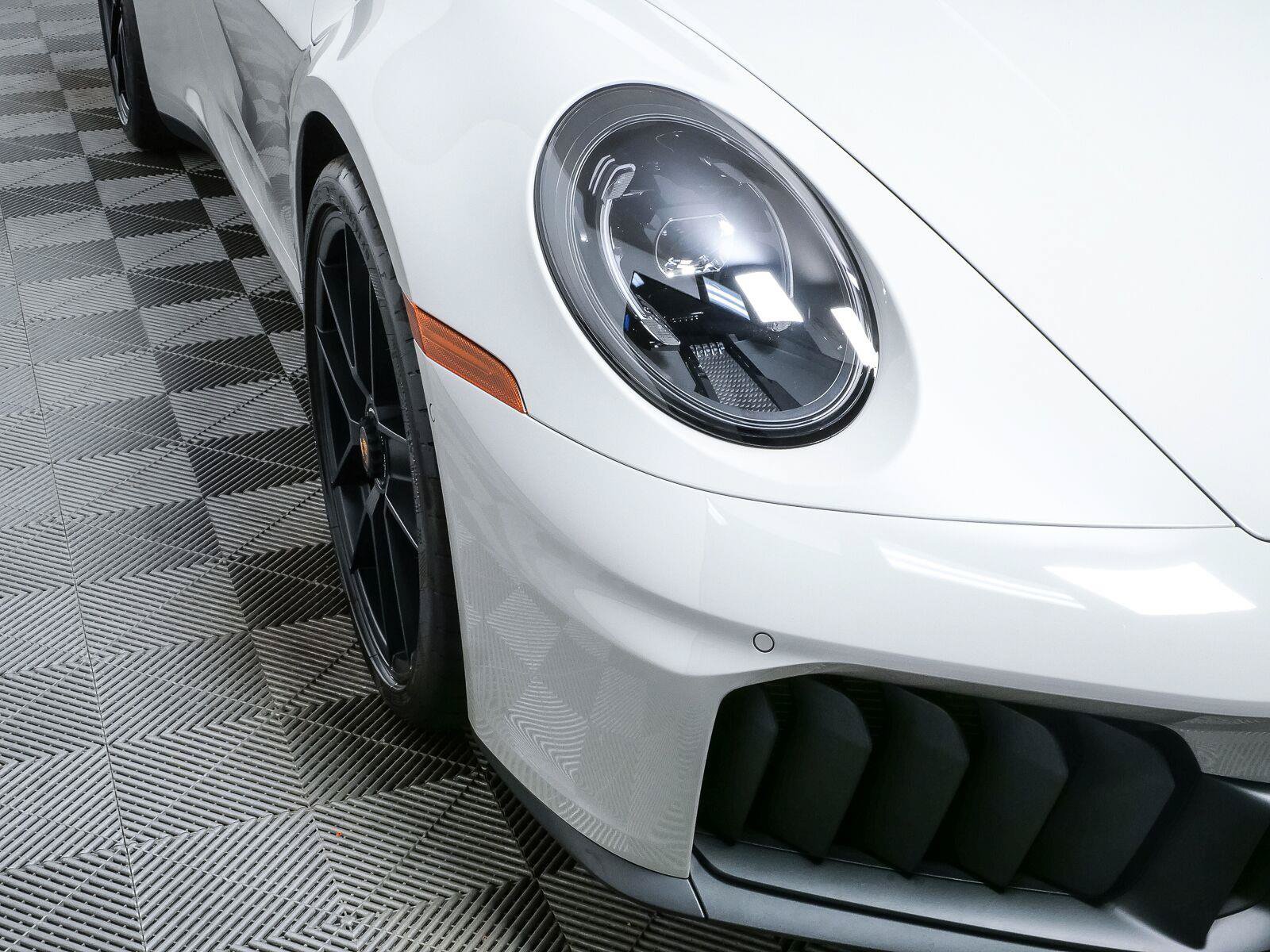 Certified 2026 Porsche 911 Targa 4 GTS AWD/4WD image 34