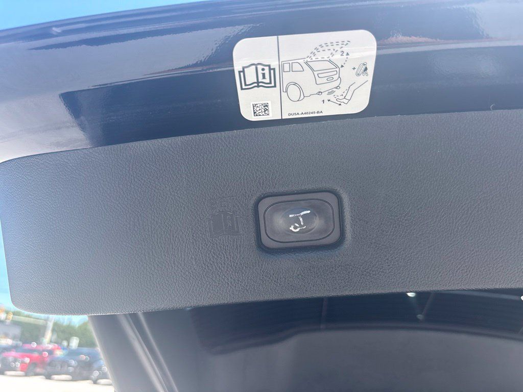 Used 2019 Lincoln Nautilus Select AWD/4WD image 10