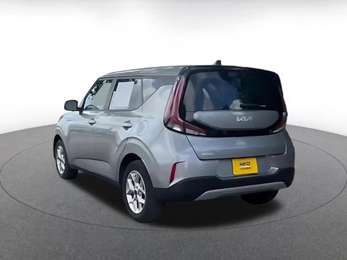 Used 2025 Kia Soul LX w/ LX Technology Package FWD image 11