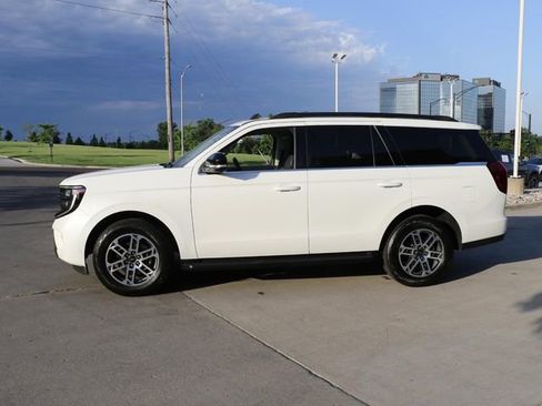 Certified 2025 Ford Expedition Active AWD/4WD image 4