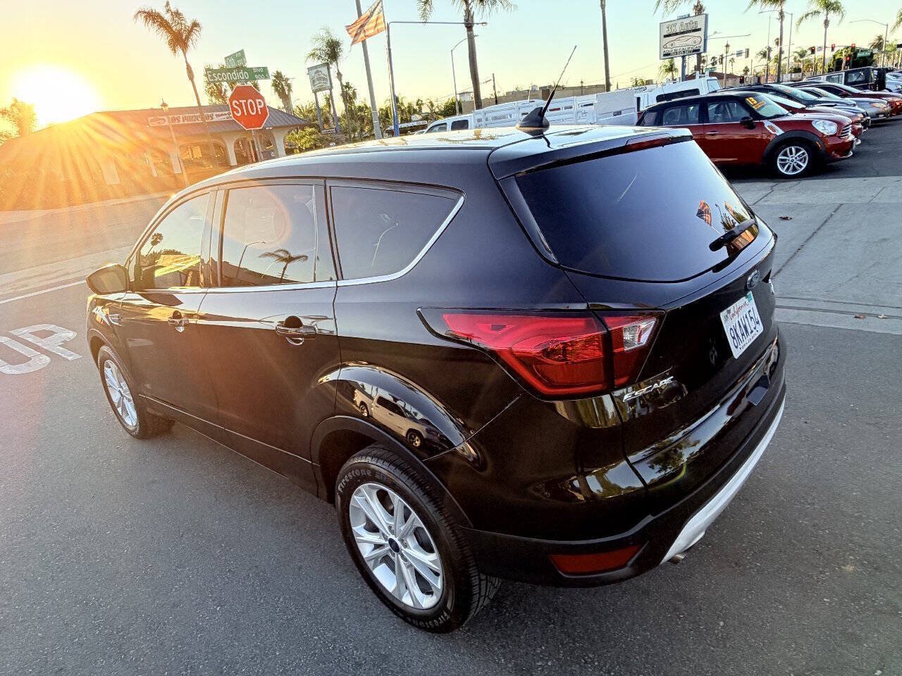 Used 2019 Ford Escape SE FWD image 4