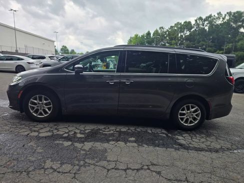 Used 2022 Chrysler Pacifica Touring-L FWD image 4