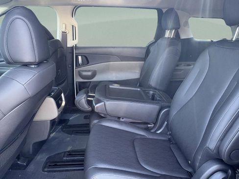 New 2026 Kia Carnival EX FWD image 30