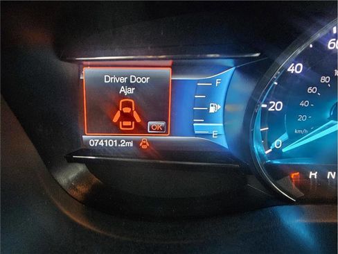 Used 2018 Ford Explorer XLT w/ Equipment Group 202A FWD image 18