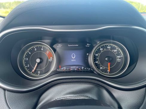 Used 2022 Jeep Cherokee Trailhawk w/ Comfort/Convenience Group AWD/4WD image 18
