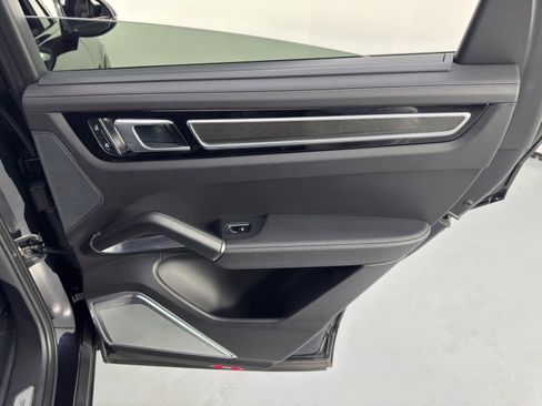 Used 2022 Porsche Cayenne Turbo S image 49