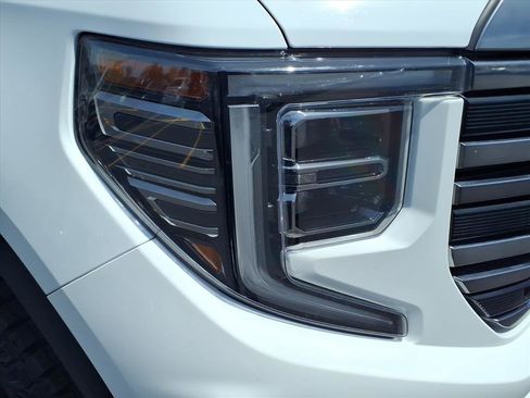 Used 2024 GMC Sierra 1500 AT4 w/ Technology Package AWD/4WD image 13