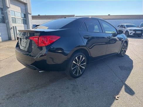 Used 2018 Toyota Corolla SE w/ SE Premium Package image 5