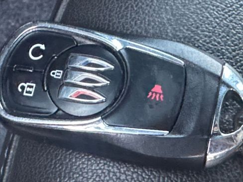 Used 2025 Buick Envista Sport Touring image 22