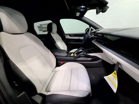 New 2026 Porsche Cayenne image 29