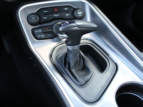 Used 2019 Dodge Challenger R/T w/ Driver Convenience Group RWD image 16