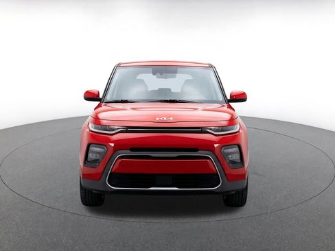 Used 2025 Kia Soul LX w/ LX Technology Package FWD image 2