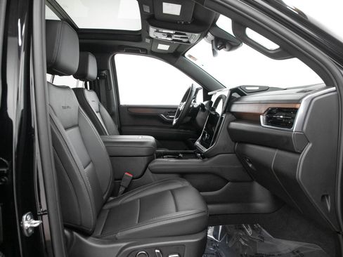 Used 2025 GMC Yukon XL Denali w/ Sun & Power Step Package AWD/4WD image 13