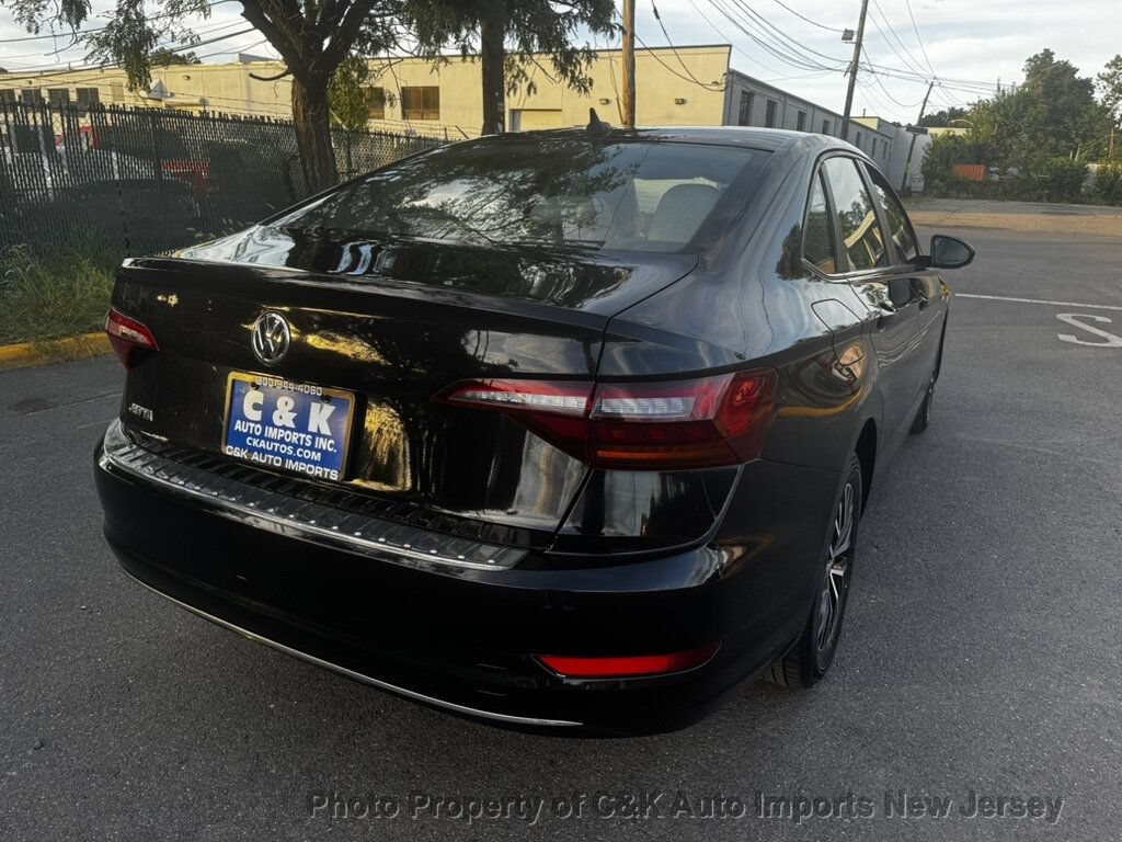 Used 2019 Volkswagen Jetta SEL w/ Cold Weather Package FWD image 6