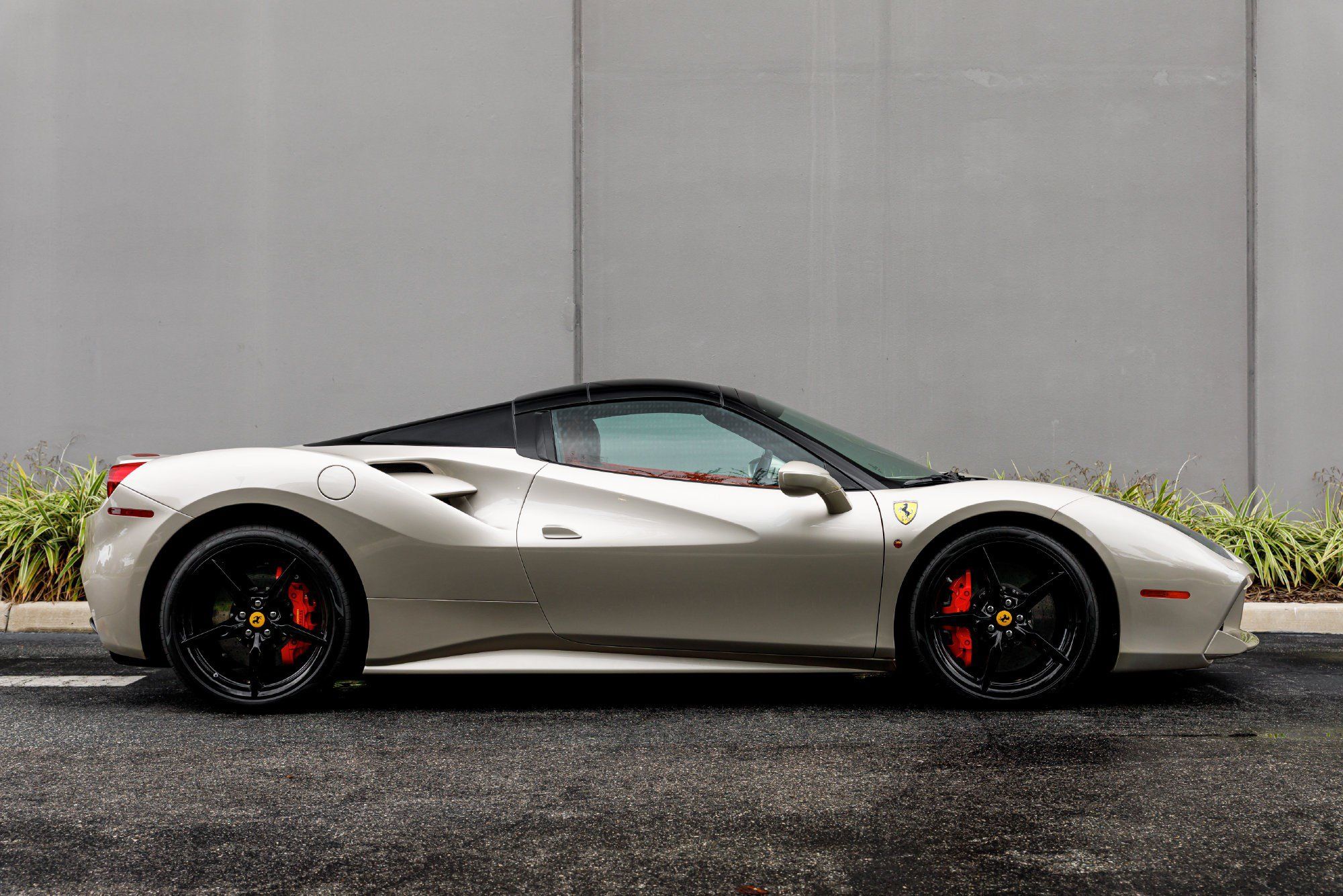 Used 2018 Ferrari 488 Spider RWD image 6