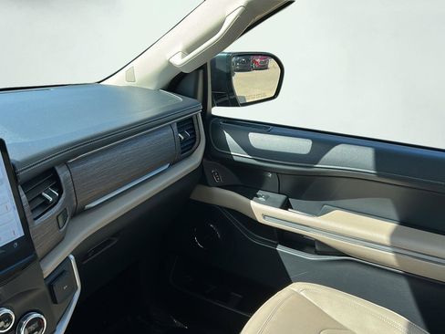 Used 2024 Ford Expedition Limited AWD/4WD image 16