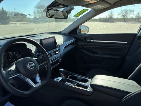 Used 2023 Nissan Altima 2.5 SV image 14