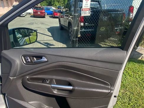 Used 2016 Ford Escape SE image 12