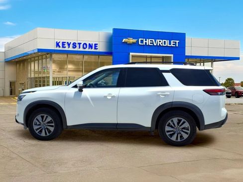 Used 2024 Nissan Pathfinder SV FWD image 4