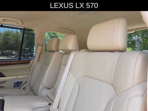 Used 2021 Lexus LX 570 4WD w/ Luxury Package image 17