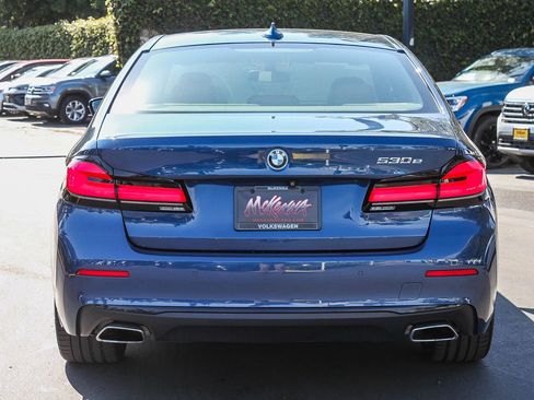 Used 2022 BMW 530e w/ Premium Package image 7
