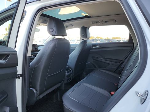 New 2026 Volkswagen Taos SE image 12