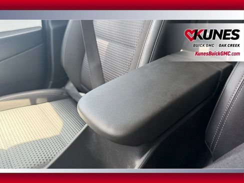 Used 2025 Chevrolet Trax LT FWD image 19