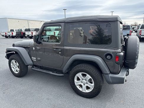 Used 2019 Jeep Wrangler Sport image 3