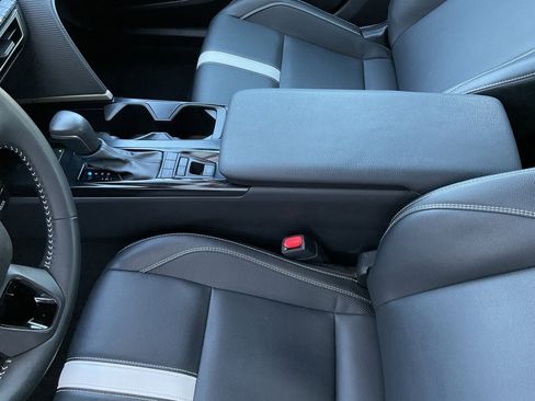 Used 2025 Toyota Camry SE image 33