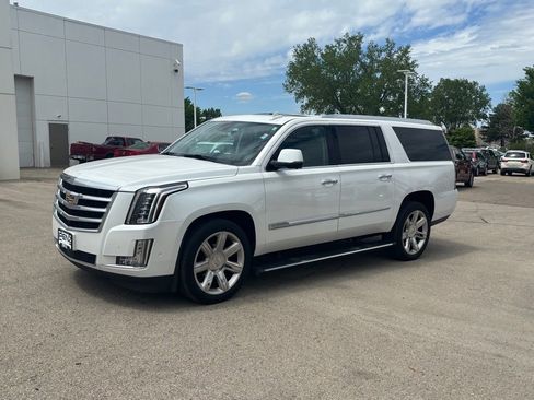 Used 2020 Cadillac Escalade ESV Premium Luxury AWD/4WD image 3