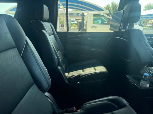 Used 2024 Cadillac Escalade ESV Premium Luxury AWD/4WD image 6