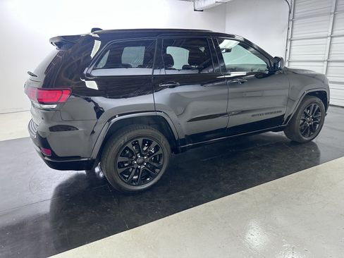 Used 2020 Jeep Grand Cherokee Altitude AWD/4WD image 17