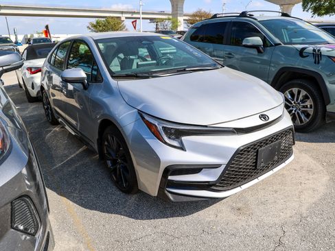 Used 2026 Toyota Corolla SE image 6