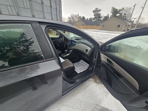 Used 2013 Chevrolet Cruze LS image 7