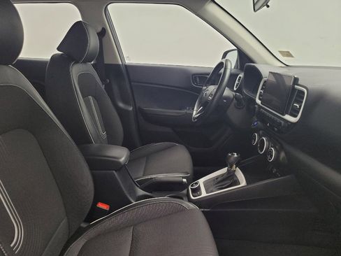 Used 2023 Hyundai Venue Limited FWD image 21