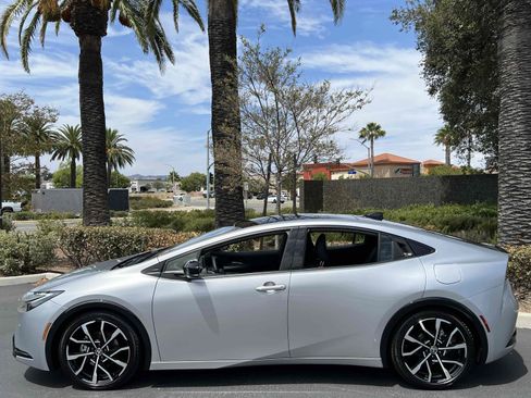 Used 2023 Toyota Prius Prime Premium FWD image 14