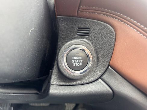 Used 2020 Subaru Outback Touring AWD/4WD image 19
