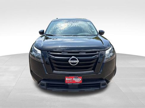 Certified 2023 Nissan Pathfinder SV FWD image 2