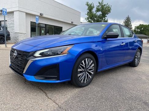 Certified 2025 Nissan Altima 2.5 SV FWD image 1