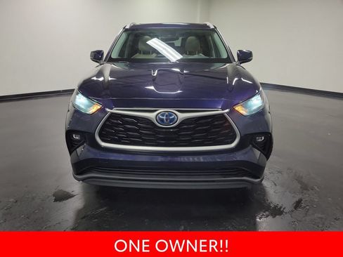 Used 2023 Toyota Highlander XLE AWD/4WD image 3