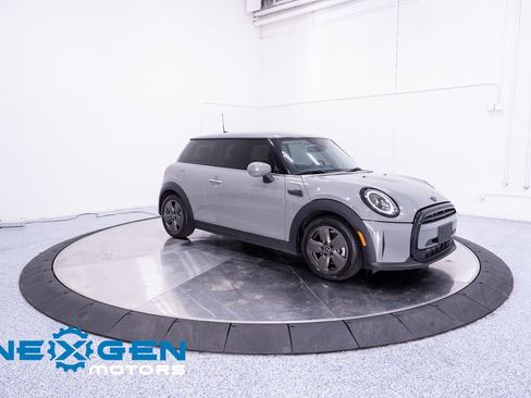 Used 2023 MINI Cooper 2-Door Hardtop image 2