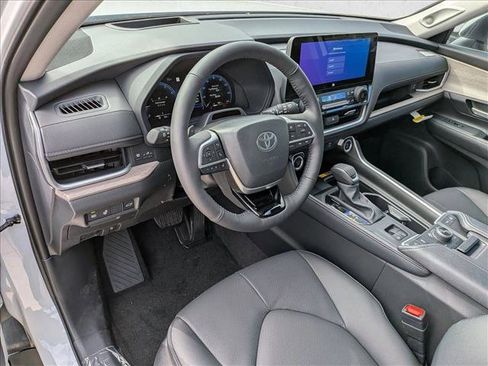 New 2026 Toyota Grand Highlander Platinum image 3