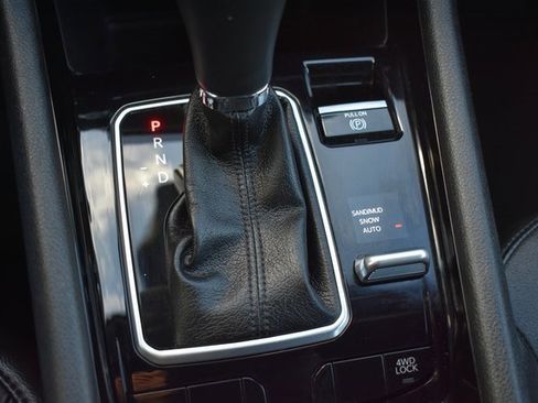 Used 2023 Jeep Compass Limited image 29