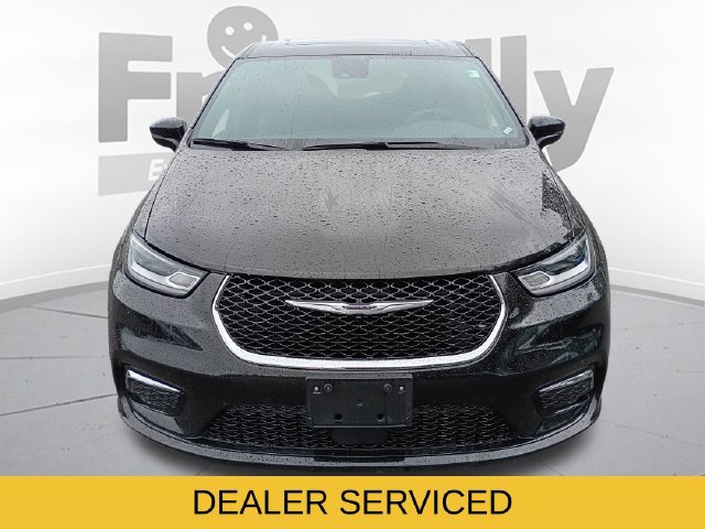 Used 2026 Chrysler Pacifica Limited FWD image 2